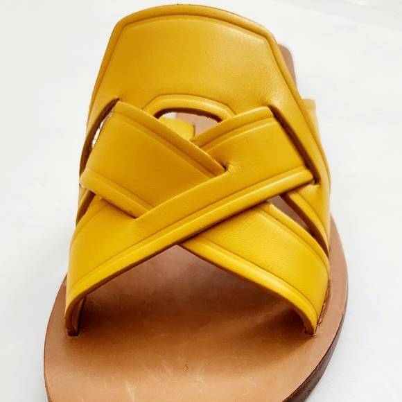 Antonio Melani Lynnley Leather Mustard Flat Sandals Size 6.5 - Picture 6 of 7